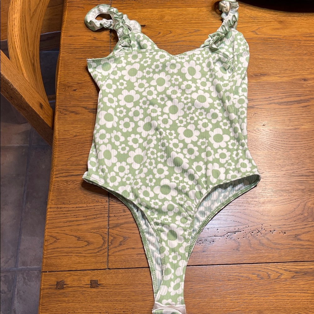Lush Green and White Floral Bodysuit - Picture 7 of 7